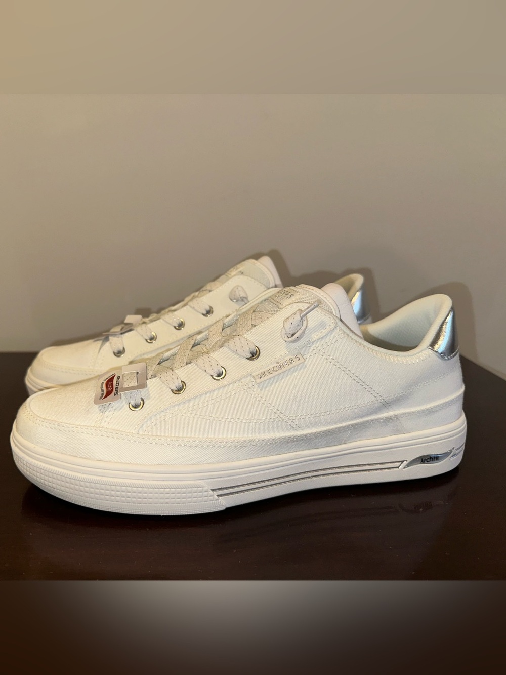 Skechers Arch Fit Arcade Washable Canvas Slip-On Sneakers - NIB - Picture 3 of 10